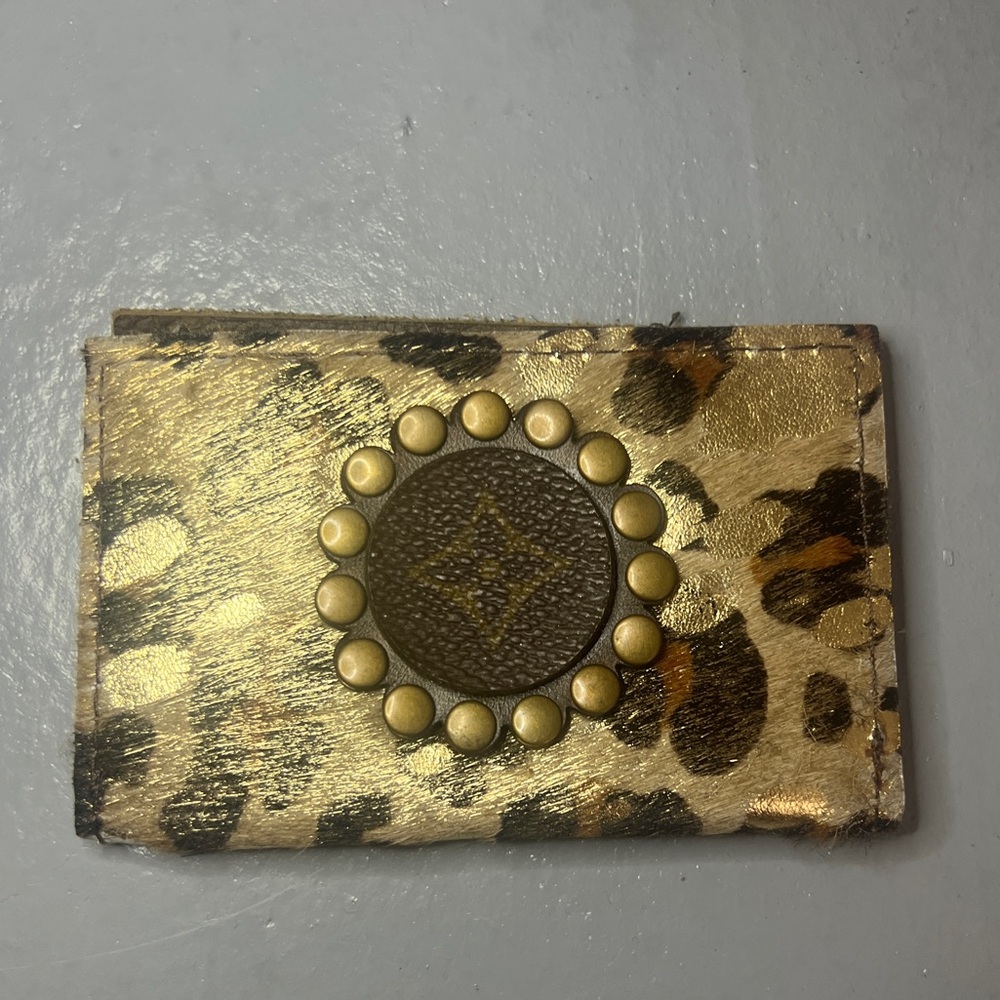 New Keep It Gypsy Gold Distressed Leather Card Holder Wallet
